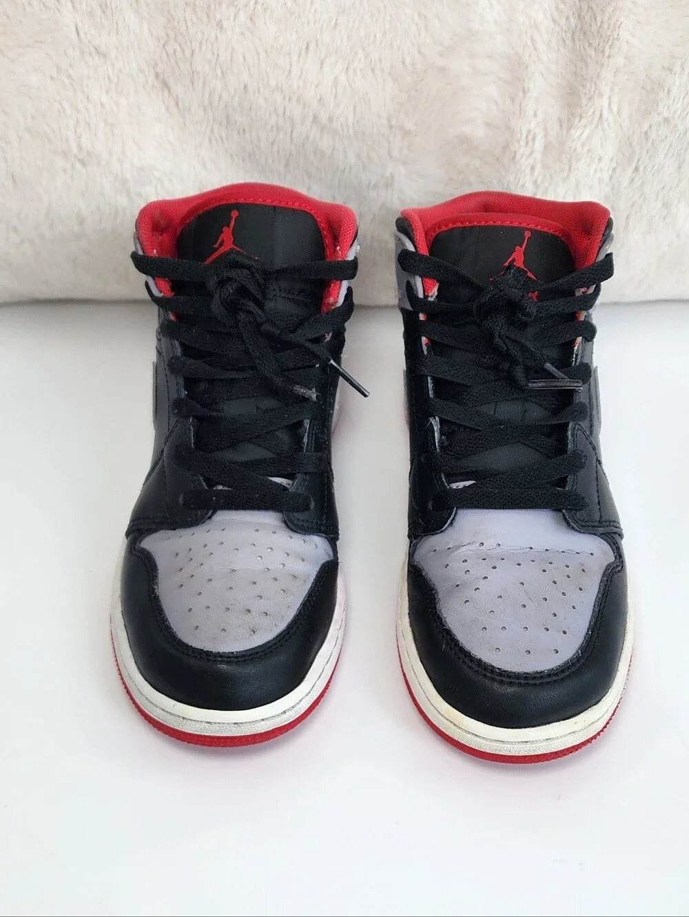 Boy's Nike Jordan 1 Mid Unisex Kids Mid Top Leather Sneakers Size 5Y